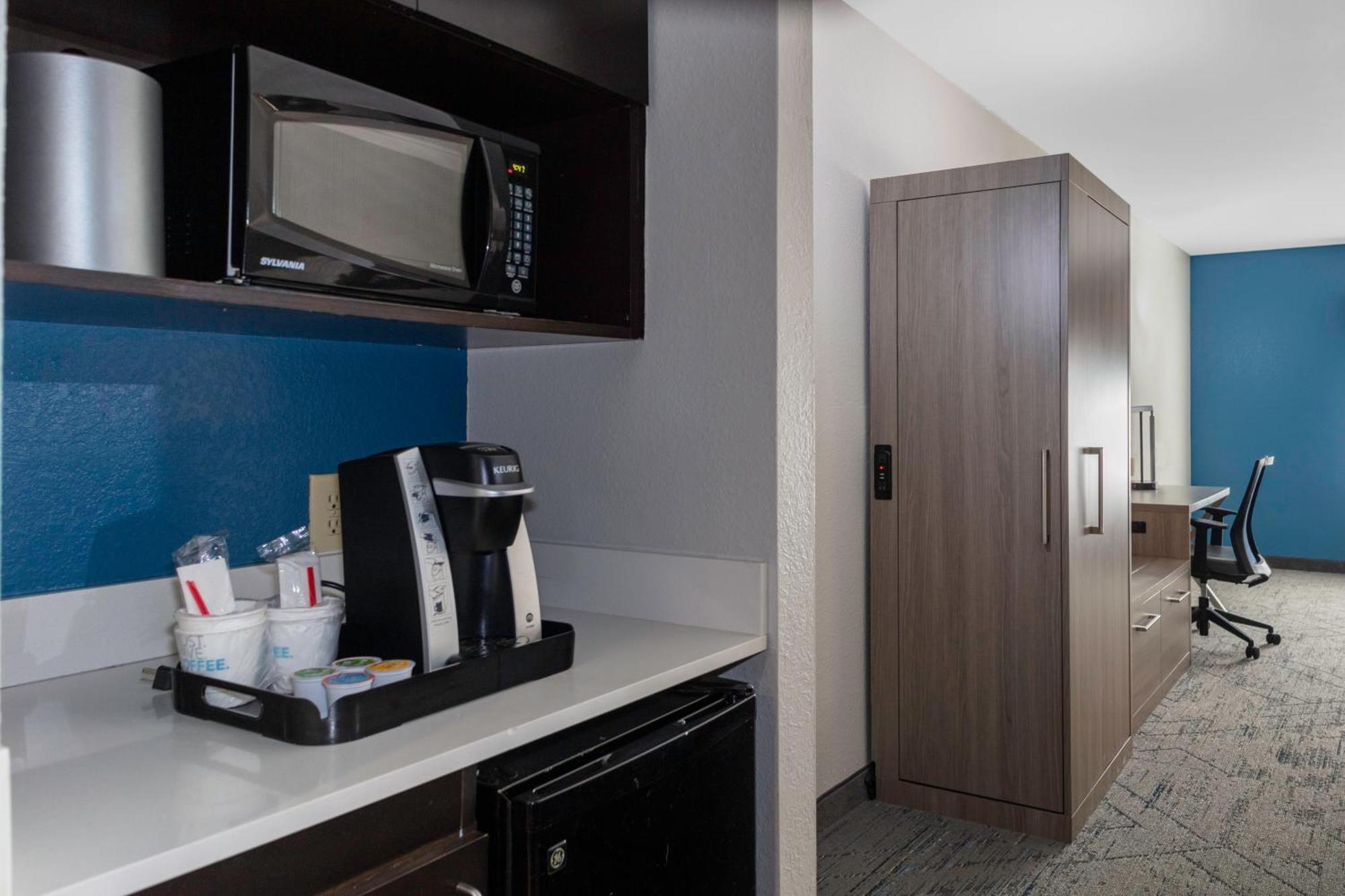 Holiday Inn Express Florence Northeast By Ihg Exterior photo